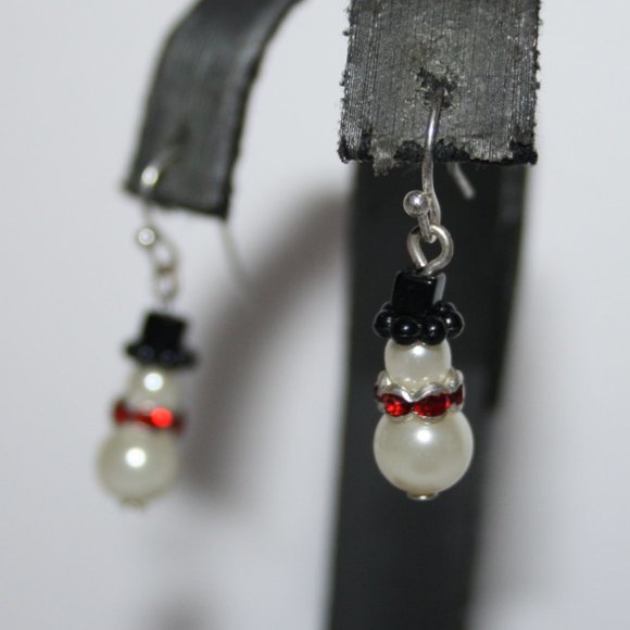 Beautiful silver pearl snowman earrings